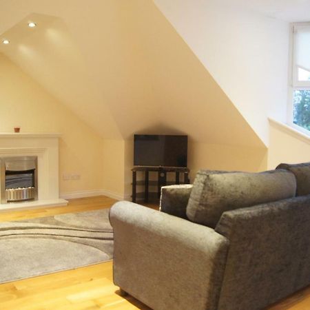 גלאזגו Modern, Cosy Apartment In Bearsden With Private Parking מראה חיצוני תמונה